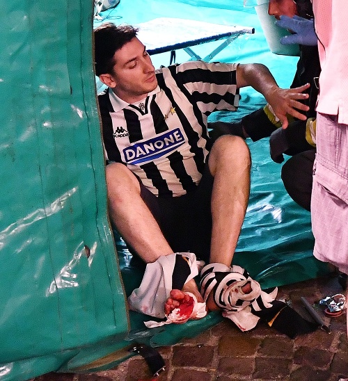 Fanúšikovia Juventusu zažili v sobotu večer nepríjemný zážitok, mnohí skončili zranení a niektorí museli do nemocnice.