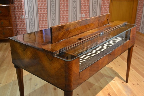 Klavír zreštaurovalo Lesnícke múzeum vo Zvolene.