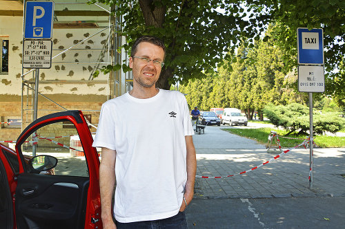 Erik Szabó (40), taxikár.