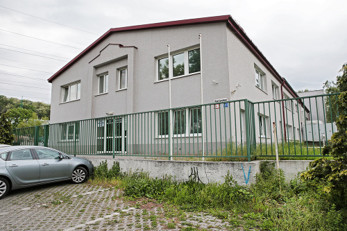 Raziu do bratislavskej školy v Karlovke zavolala riaditeľka, čo je podľa nej bežné.