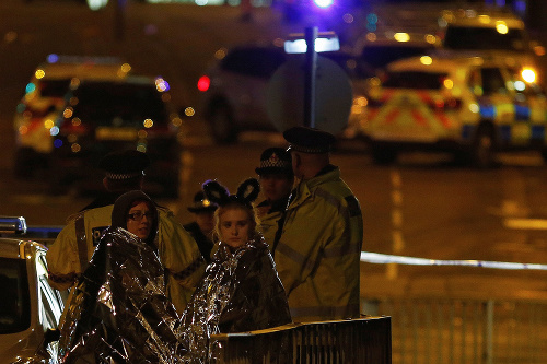 Samovražedný útočník v Manchestri sa odpálil na akcii plnej detí a tínedžerov.