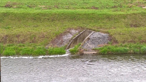 Čitateľ Rasťo odfotil penu vytekajúcu do rieky Torysy v Prešove.
