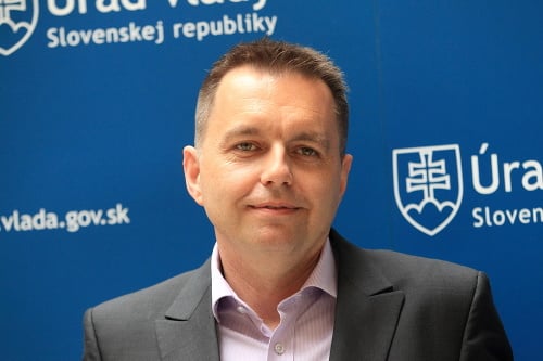 Ministerstvo financií, Peter Kažimír.
