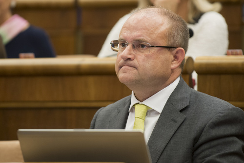 Poslanec Jozef Mihál sa rozhodol opustiť stranu.