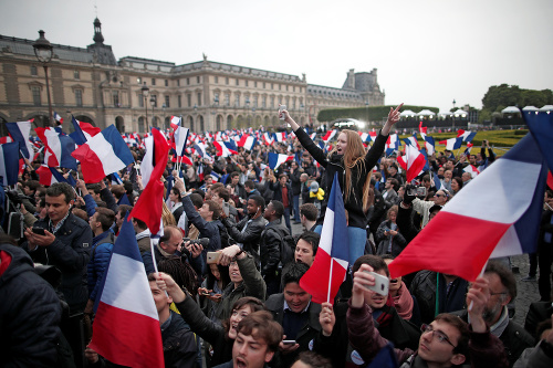 Oslavy v uliciach, Macronovo víťazstvo je oveľa lepšia správa, ako keby zvíťazila Le Penová.
