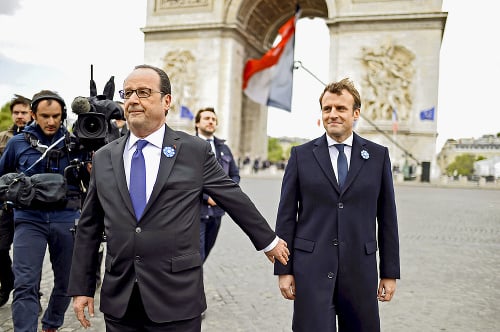 Francúzsky prezident Hollande a jeho nástupca Macron sa spolu vybrali na oslavy konca vojny.