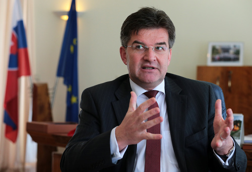 Minister zahraničných vecí Lajčák tvrdí, že nepochybili. 