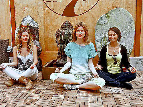 Silvia s kamarátkami: Viac ako herectvo jej v Amerike učarovalo meditovanie. Za kurzy utratila tisícky eur, ale neľutuje.