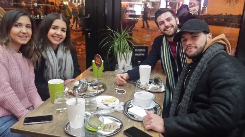 Leyla a jej kamaráti z Londýna, december 2016.