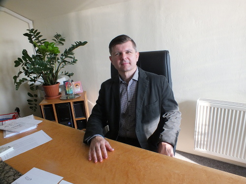  Exprimátor a súčasný poslanec Marián Kolesár poukázal na problém s platom pre zástupcu primátora.