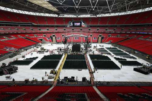 Príprava štadióna Wembley na veľkú show.