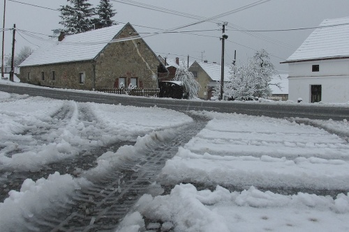 Okresy v južných Čechách museli kvôli snehu vyhlásiť kalamitný stav.