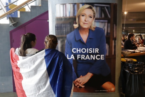 Nový plagát a slogan prezidentskej kandidátky Le Penovej.
