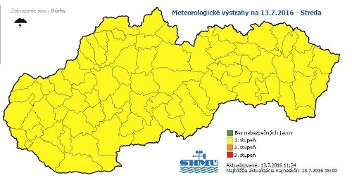 SHMÚ vydalo výstrahu prvého stupňa pred búrkami pre celé Slovensko.