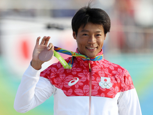 Bronzovú medailu nečakane vybojoval v japonskom drese, ale väčší podiel na jeho úspechu majú - Slováci. 