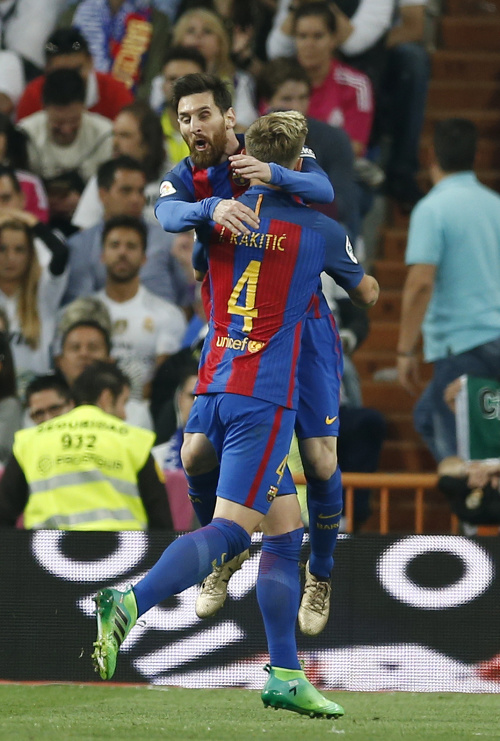 Barcelona vyhrala v El Clasicu Messiho gólom z 92. minúty.