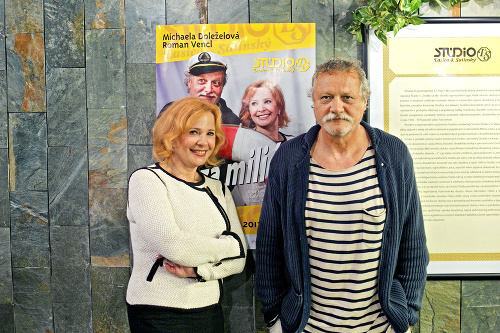 Nevera celebrít: Herci Kamila Magálová (66) a Marián Geišberg (63) sa v roku 2013 bozkávali v aute. 