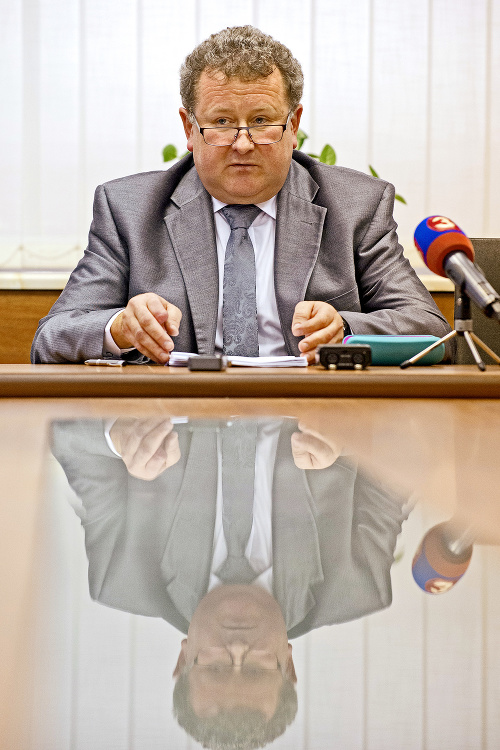 Jozef Holjenčík v tichosti odobril zvýšenie cien plynu či elektriny.