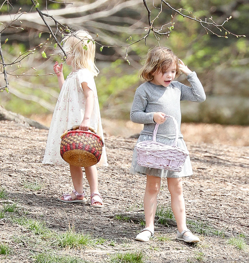 Central park, New York - 16.04.2017, 14:36 hod. - Frankie a Olive hľadali veľkonočné vajíčka. 