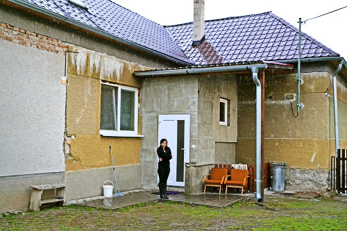 Tento dom kúpil Csaba na hypotéku pre Anetu a detičky, no nestihol zaplatiť ani jednu splátku. 