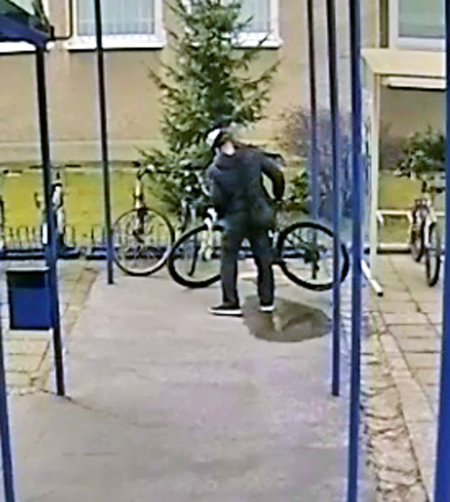 Zlodej sa ulakomil  na bicykel pred školou.