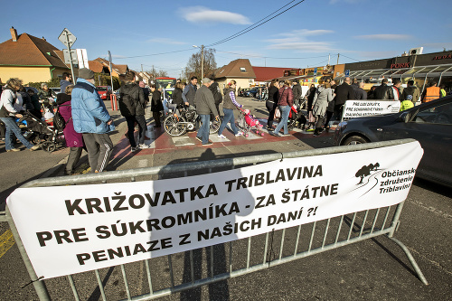 Aktivisti nesúhlasia  s rozšírením diaľnice bez kolektorov.