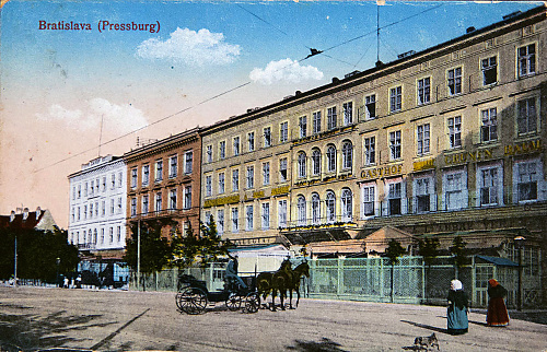 1920 - Hostinec u Zeleného stromu a hotel Palugyay (dnešný Carlton)