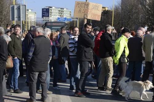 Blokáciu ciest v Prešove v trvaní 60 minút na troch úsekoch zorganizovalo občianske združenie Lepší Prešov.