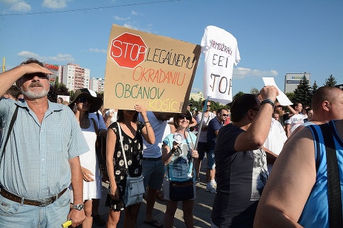 Na proteste sa zišlo okolo 1500 ľudí.