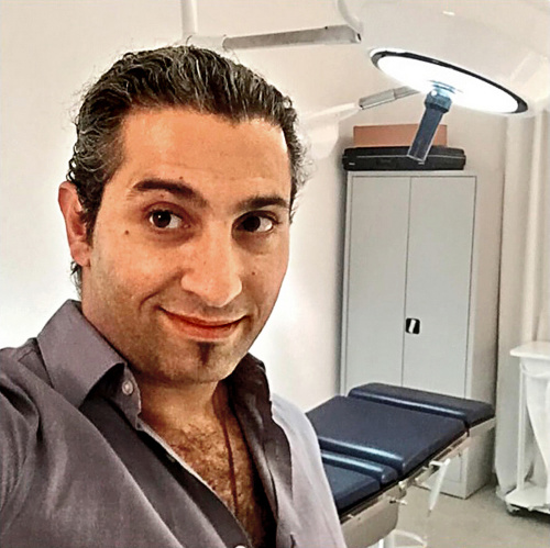 Kauza falošného plastického chirurga Yassina Ghaziho, ktorý operoval bez licencie v klinike Adelais Clinique v centre Bratislavy, pobúrila Slovensko.