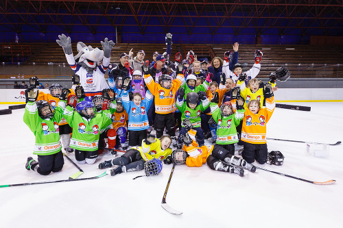 Zdeno Cíger sa zúčastnil akcie Dajte deti na hokej v Ružinove.