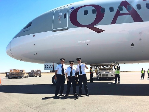 Marián (vpravo) s kolegami z Katar airlines lieta na Boeingu 787.