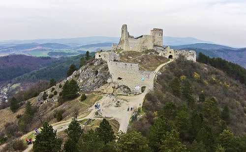 Čachtický hrad pred pár rokmi prebehol rozsiahlou rekonštrukciou.