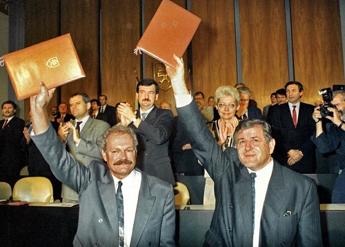 Pravá ruka: Gašparovič v 90. rokoch pevne stál za Mečiarom.