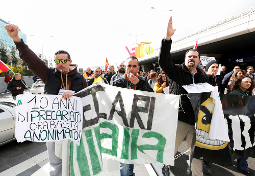Pracovníci letiska protestovali na letisku v Ríme.