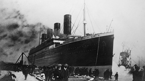 Titanic pri odchode z prístavu v Southamptone 10. apríla 1912.