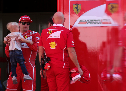 Keď Kimi Räikkönen drží v náručí Robina, stráca jeho prezývka „Ice Man“ zmysel...