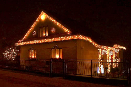 Domček pôsobí sviatočne už na začiatku decembra.