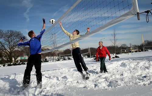 Volejbal na snehu by chcel byť súčasťou zimných olympijských hier.