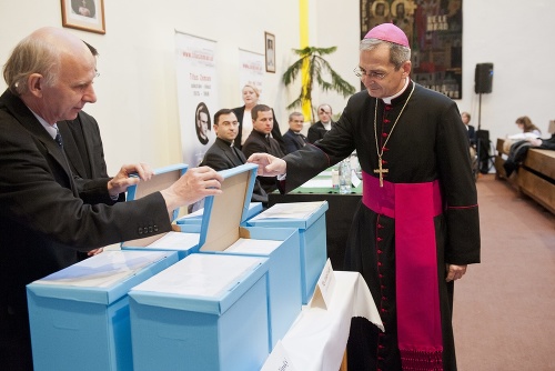 Verejné záverečné zasadnutie Arcibiskupského Tribunálu procesu blahorečenia Titusa Zemana, za účasti generálneho postulátora saleziánskej rodiny dona Pierluigi Cameroniho SDB z Ríma 7. decembra 2012 v Bratislave.