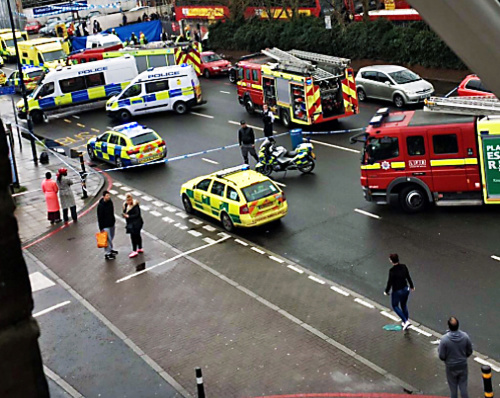 V Londýne auto narazilo do piatich ľudí.
