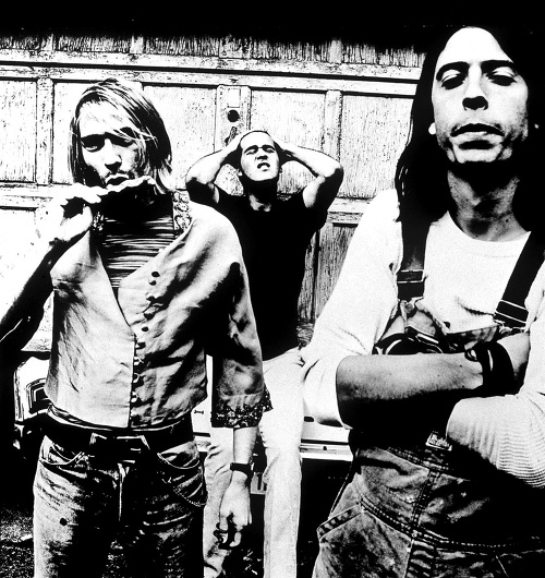Členovia Nirvany Kurt Cobain (vľavo), Krist Novoselic (v strede) a Dave Grohl.