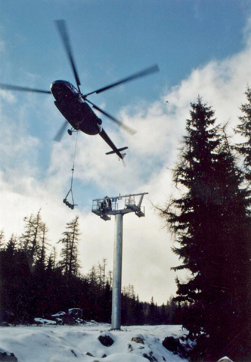 Nová: Pri výstavbe novej štvorsedačkovej lanovky v roku 2002 pomáhala aj helikoptéra.