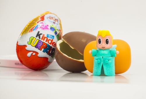 Kinder potešenie: V každom vajíčku sa nachádza hračka. V tomto období hlavne tie s vianočnou tematikou.