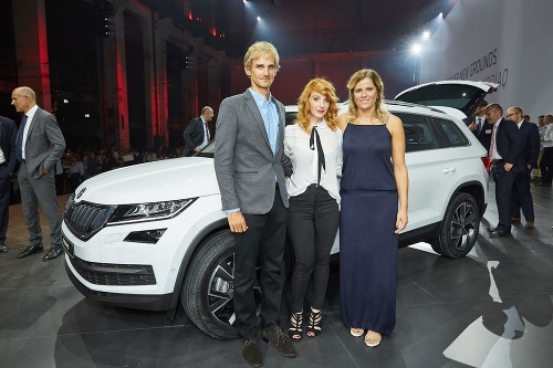 V túžbe po vodičáku sa herečka definitívne utvrdila na svetovej premiére nového modelu značky Škoda v Berlíne, kde sa stretla aj s top slovenskými športovcami – Veronikou Velez – Zuzulovou a Petrom Veličom. 