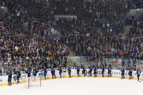Takto sa hráči Slovana lúčili s divákmi po poslednom stretnutí základnej časti KHL.