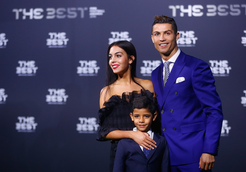Ronaldo so synom a priateľkou Georginou.