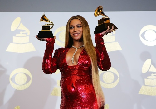 Beyoncé na udeľovaní cien Grammy.