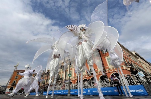 Vo Francúzsku začal tradičný dvojtýždňový karneval. 