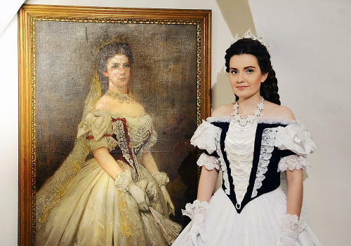 Podobajú sa? Namaľovaná Sissi a jej dvojníčka Erika Došeková (24), ktorú vybrali zo siedmich uchádzačiek.